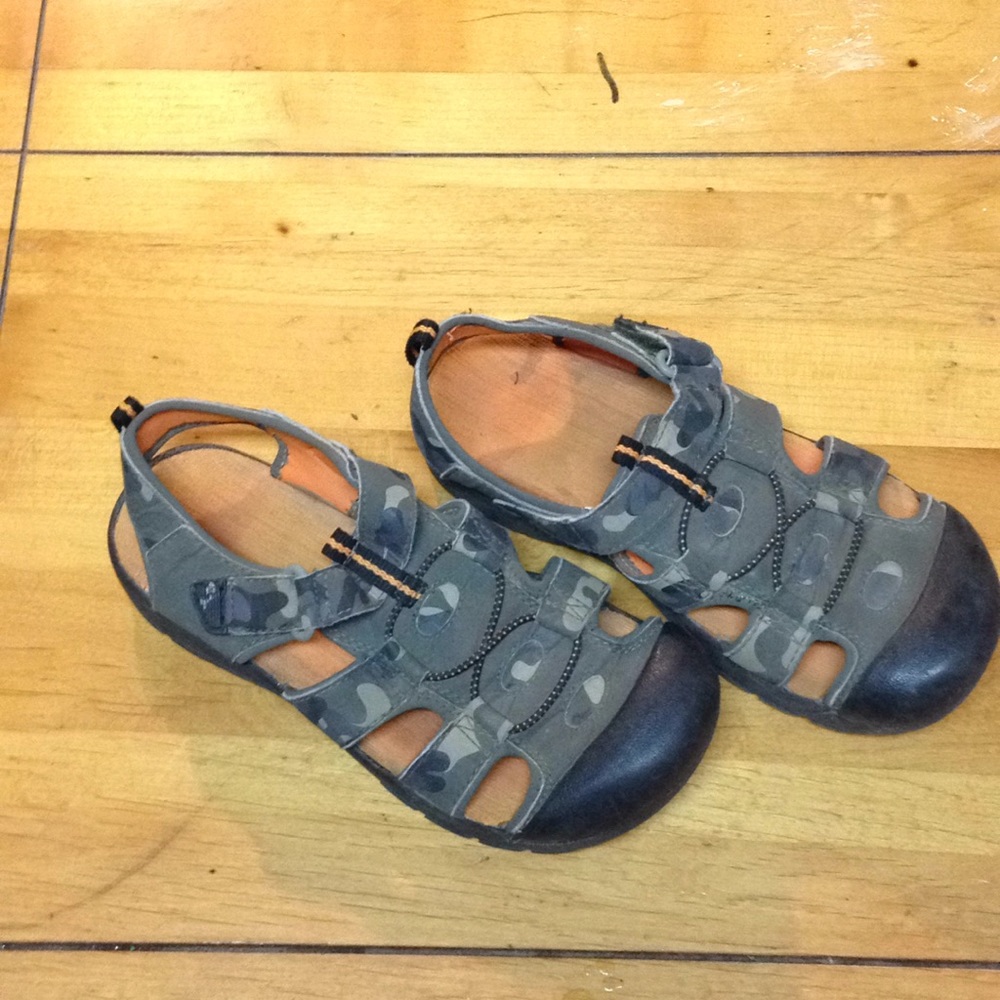 Sandles